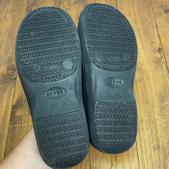 COPY - Crocs clogs Womens size 7 black crocs lock - Picture 6 of 8